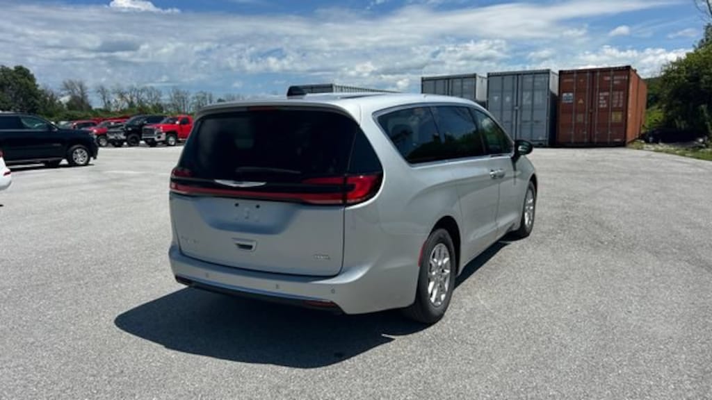 Used 2024 Chrysler Pacifica Touring L Van Passenger Van