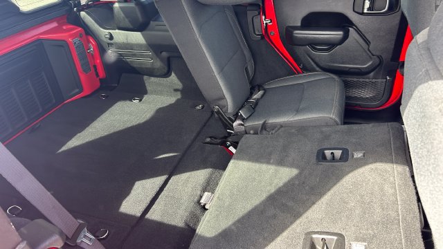 2025 Jeep Wrangler 4-Door Willys - Photo 42