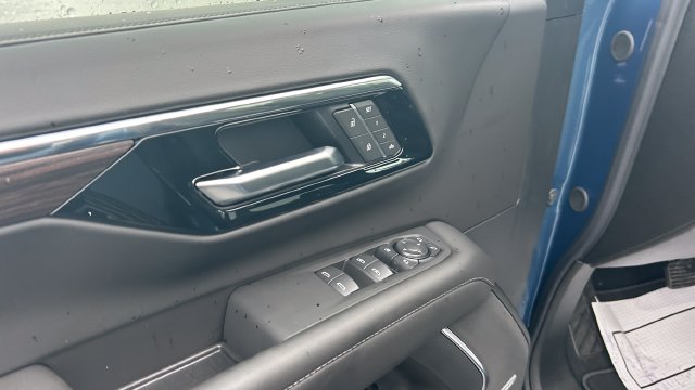 2026 Chevrolet Suburban LT - Photo 14