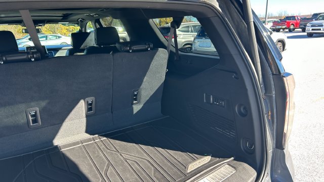 2021 Chevrolet Suburban RST - Photo 37