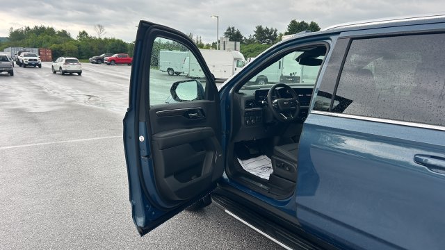 2026 Chevrolet Suburban LT - Photo 12