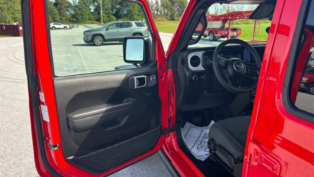2025 Jeep Wrangler 4-Door Willys - Photo 17