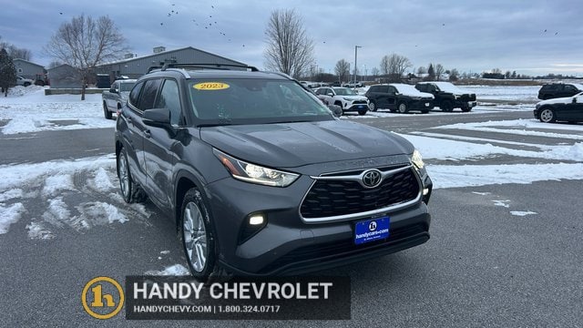 2023 Toyota Highlander Limited's photo