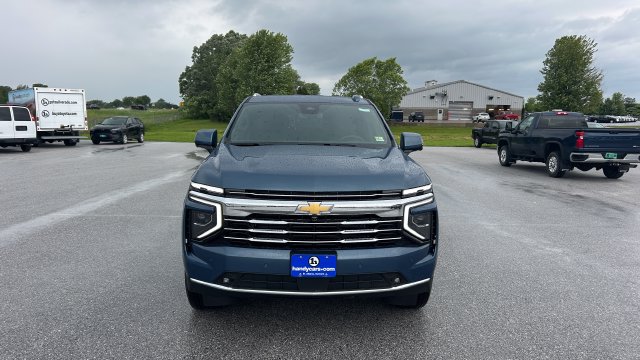 2026 Chevrolet Suburban LT - Photo 9