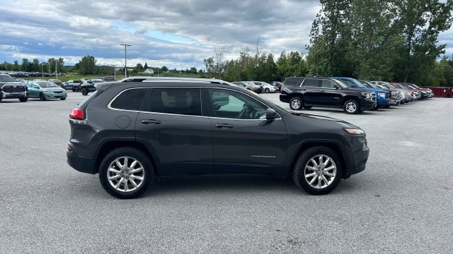 Used 2016 Jeep Cherokee Limited with VIN 1C4PJMDB9GW322674 for sale in Saint Albans City, VT