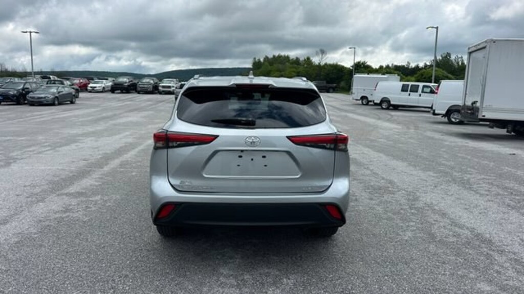 Used 2021 Toyota Highlander XLE SUV