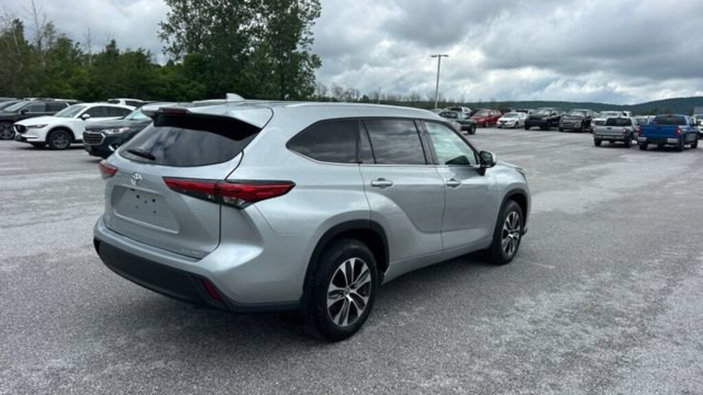 Used 2021 Toyota Highlander XLE SUV