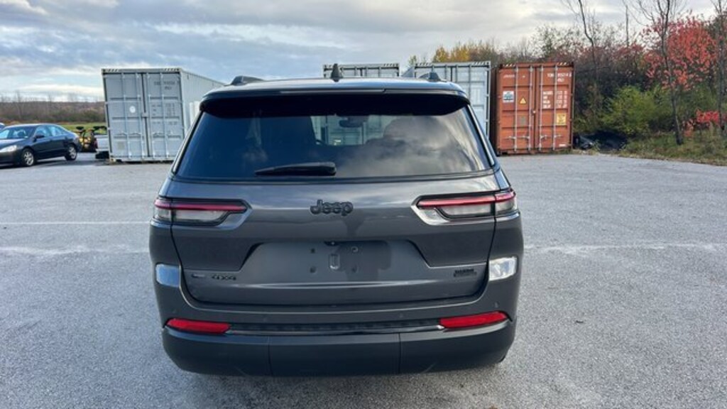 Used 2022 Jeep New Grand Cherokee Laredo SUV