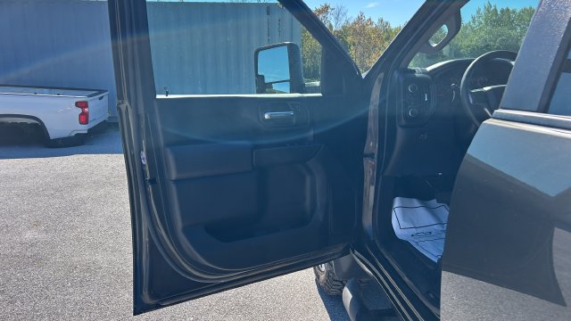 2023 Chevrolet Silverado 2500HD Custom - Photo 17