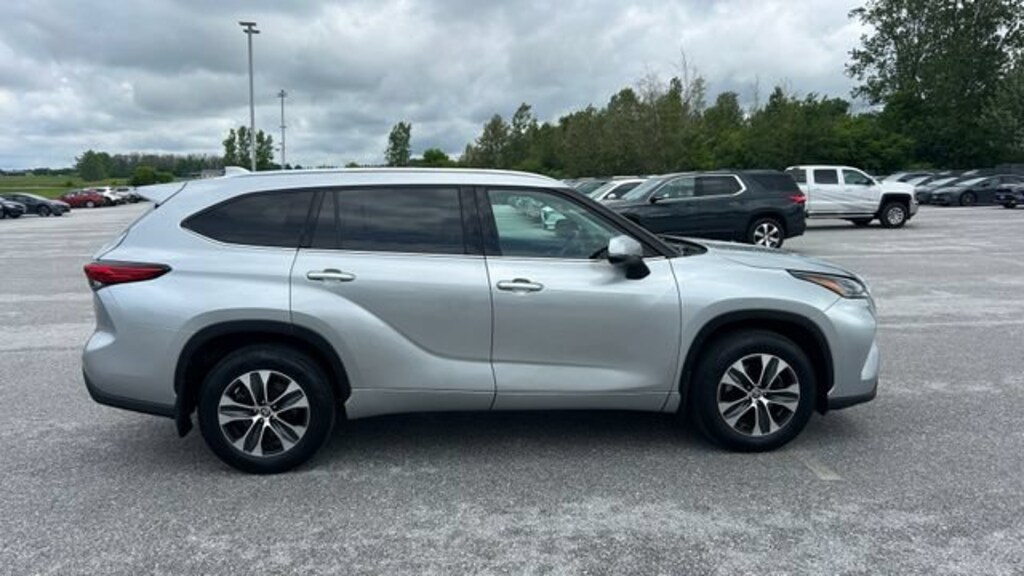 Used 2021 Toyota Highlander XLE SUV