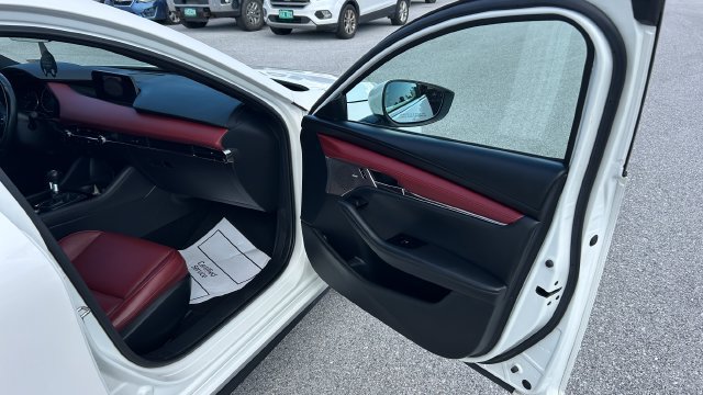 2021 Mazda Mazda3 Premium - Photo 32