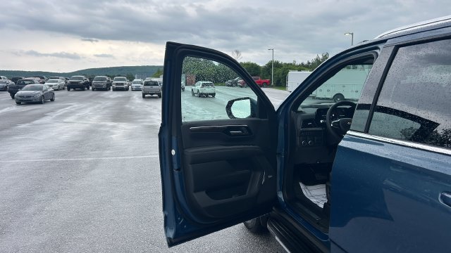 2026 Chevrolet Suburban LT - Photo 13