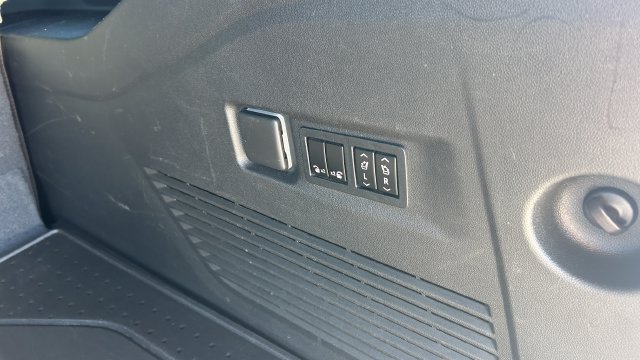 2021 Chevrolet Suburban RST - Photo 17