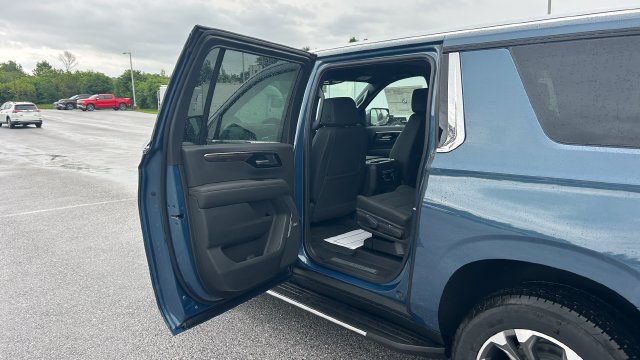 2026 Chevrolet Suburban LT - Photo 30