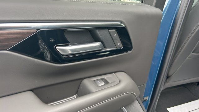 2026 Chevrolet Suburban LT - Photo 32