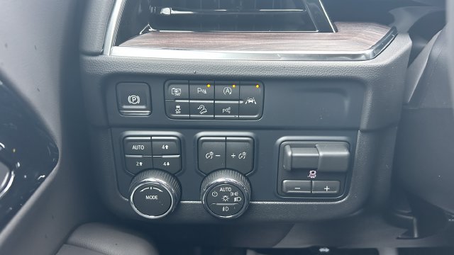 2026 Chevrolet Suburban LT - Photo 23