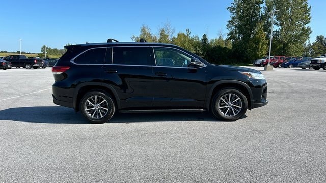 Used 2018 Toyota Highlander XLE with VIN 5TDJZRFH5JS849194 for sale in Saint Albans, VT