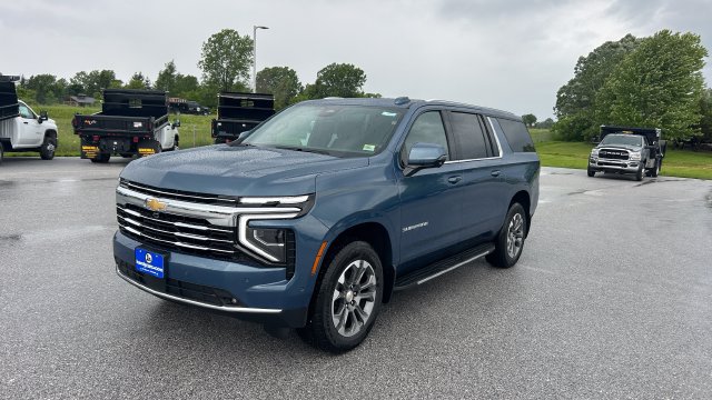 2026 Chevrolet Suburban LT - Photo 8
