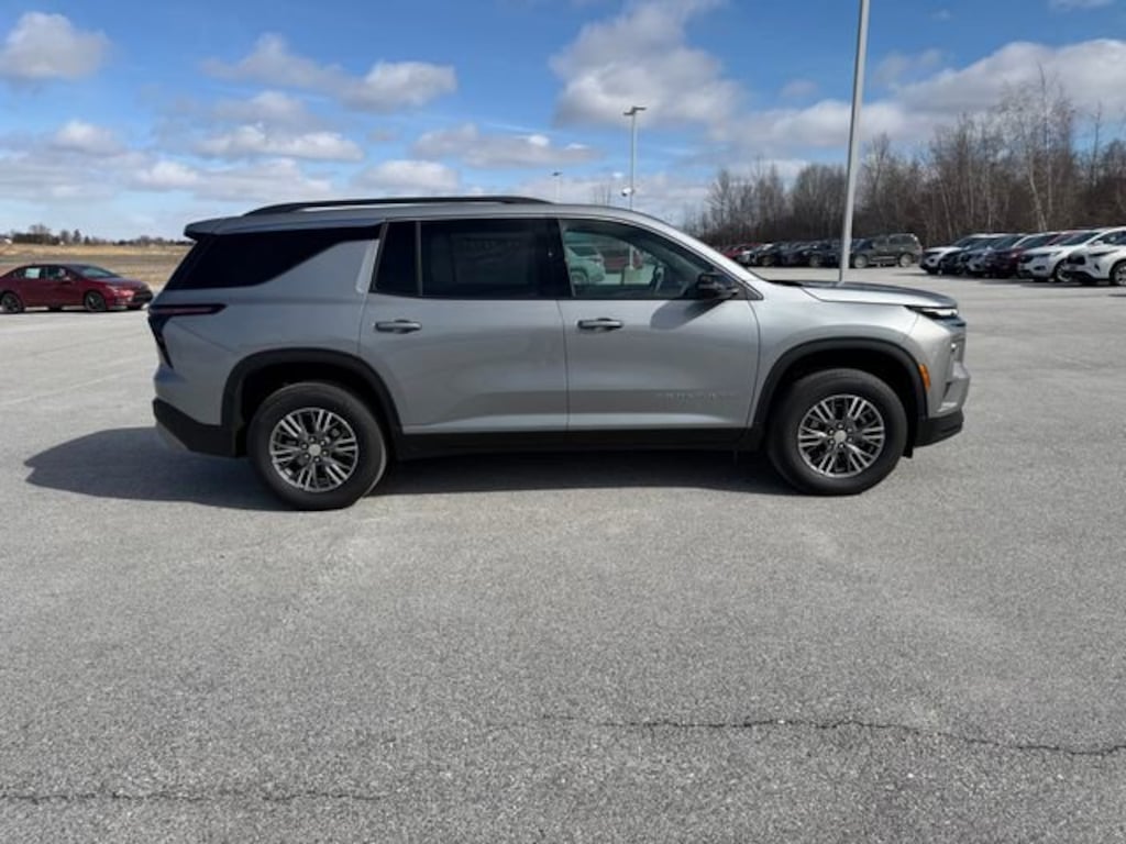 Used 2025 Chevrolet Traverse LT SUV