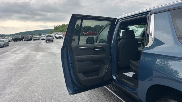2026 Chevrolet Suburban LT - Photo 31