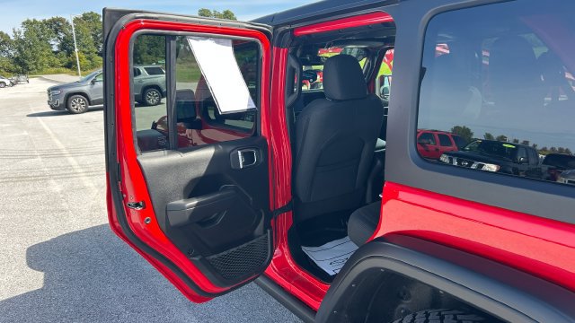 2025 Jeep Wrangler 4-Door Willys - Photo 32