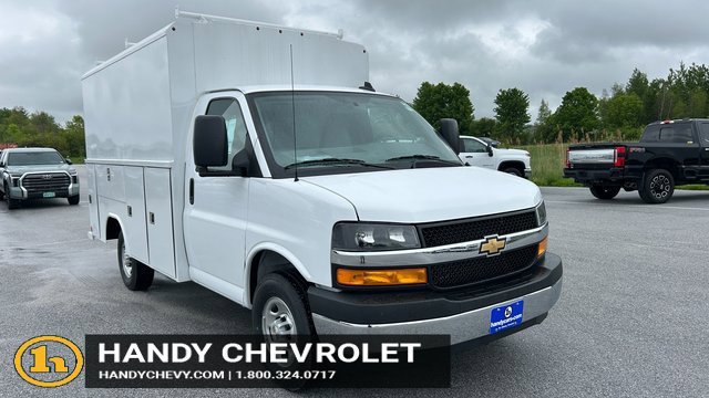 2025 Chevrolet Express Cutaway Truck 