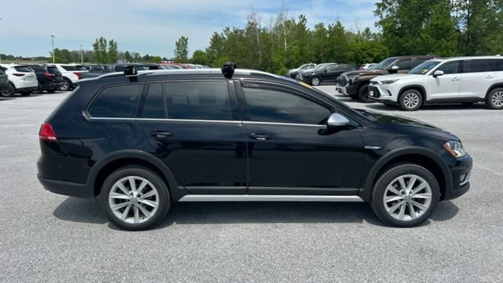 Used 2017 Volkswagen Golf Alltrack TSI S 4MOTION Wagon