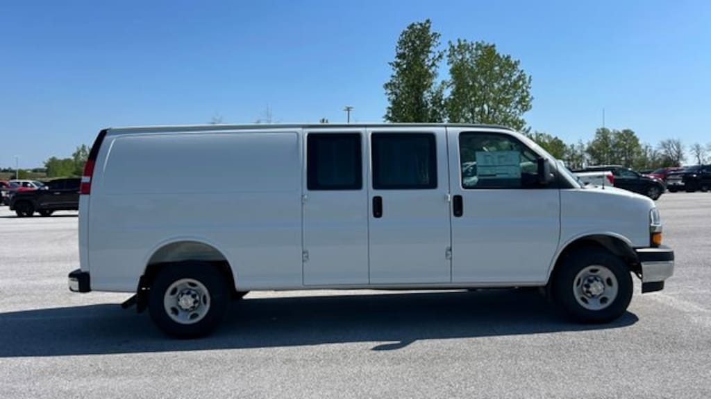 New 2026 Chevrolet Express 3500 Work Van Van Extended Cargo Van