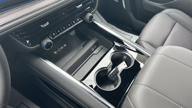 2026 Chevrolet Suburban LT - Photo 27