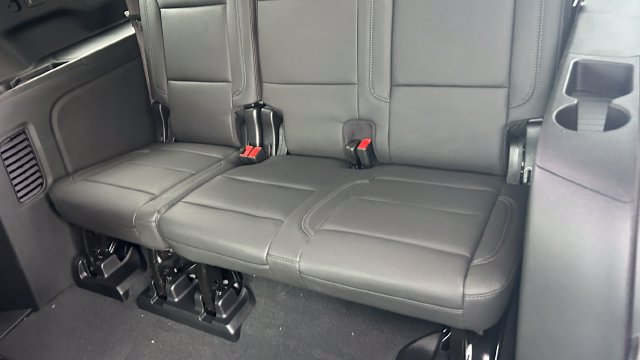 2026 Chevrolet Suburban LT - Photo 38