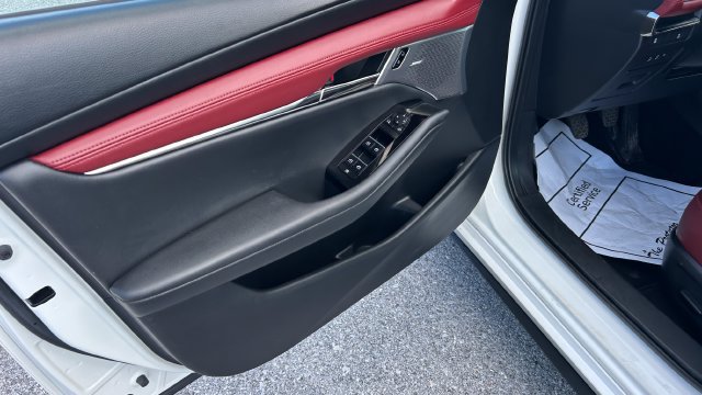 2021 Mazda Mazda3 Premium - Photo 16