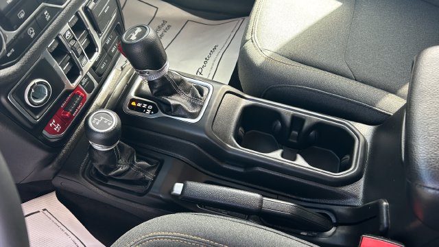 2025 Jeep Wrangler 4-Door Willys - Photo 28