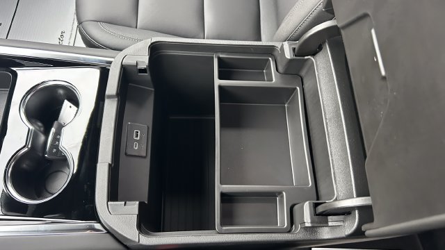 2026 Chevrolet Suburban LT - Photo 29