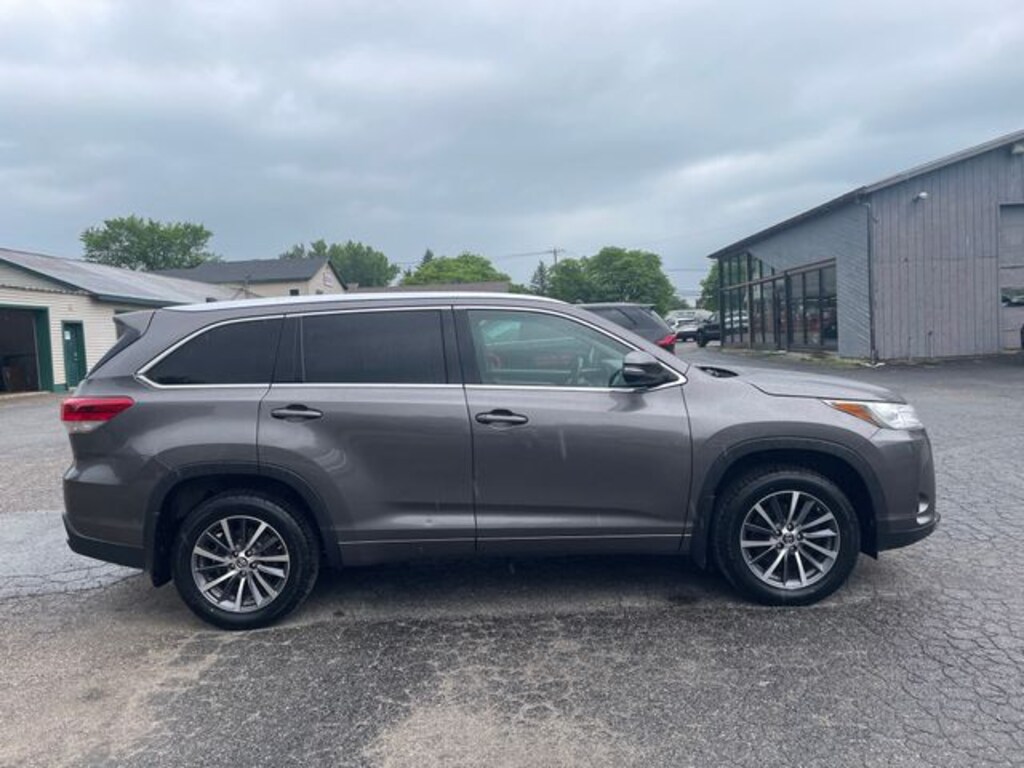 Used 2017 Toyota Highlander XLE SUV
