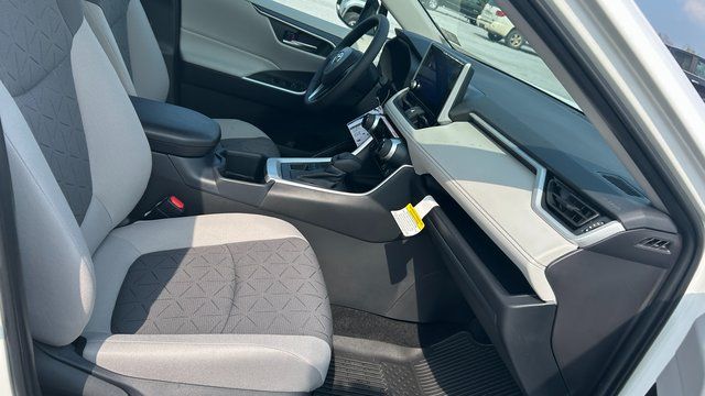 2025 Toyota RAV4 XLE - Photo 51