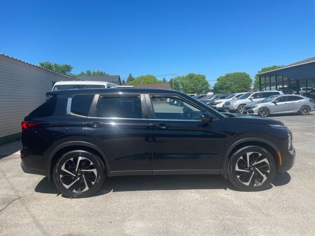 Used 2022 Mitsubishi Outlander ES SUV