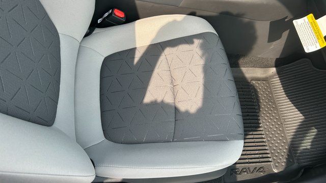 2025 Toyota RAV4 XLE - Photo 53