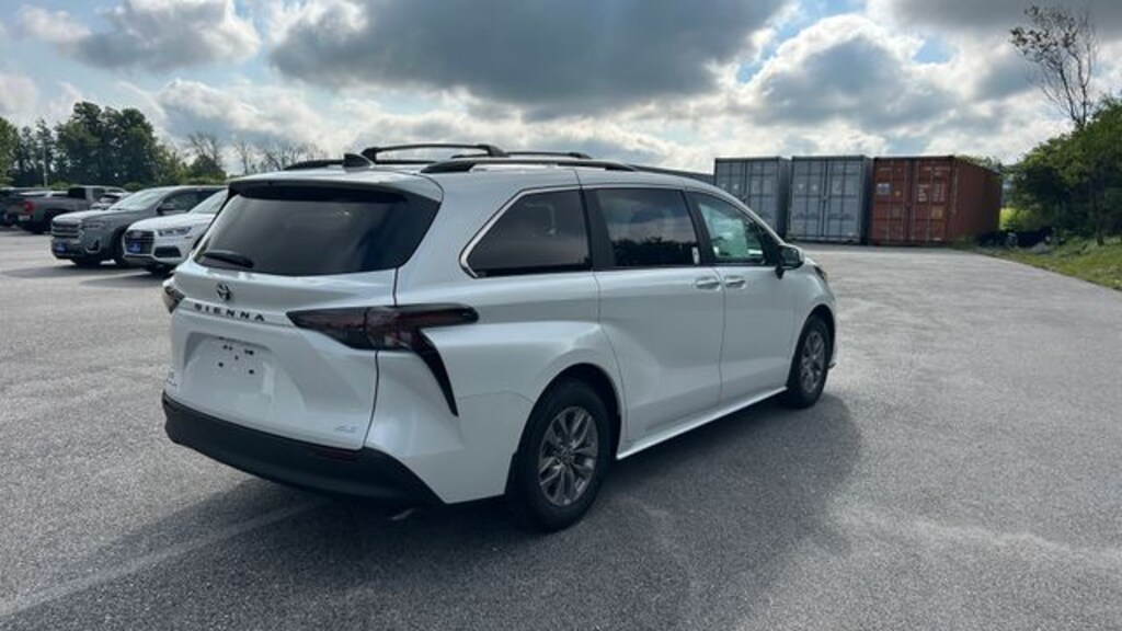 New 2026 Toyota Sienna XLE 7 Passenger Passenger Van