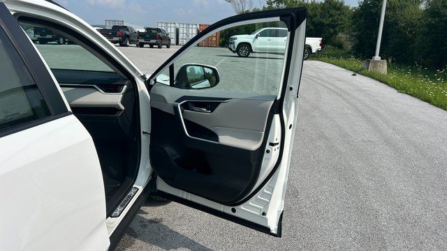 2025 Toyota RAV4 XLE - Photo 49