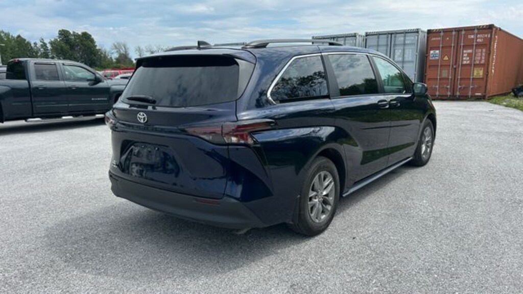 Used 2026 Toyota Sienna LE Minivan/Van