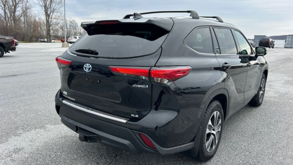 Used 2021 Toyota Highlander Hybrid XLE SUV