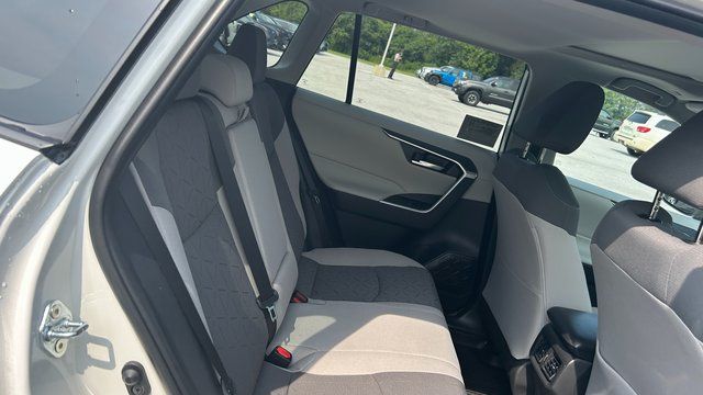 2025 Toyota RAV4 XLE - Photo 45