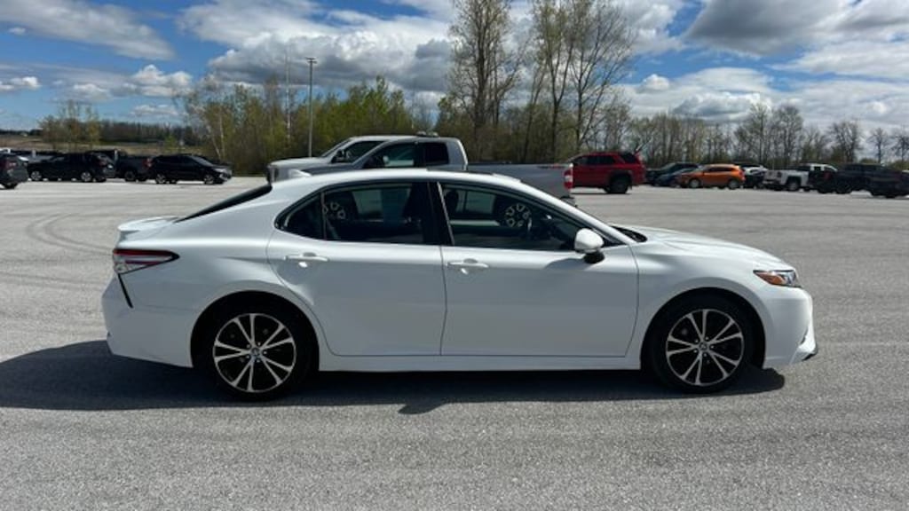 Used 2020 Toyota Camry SE Sedan