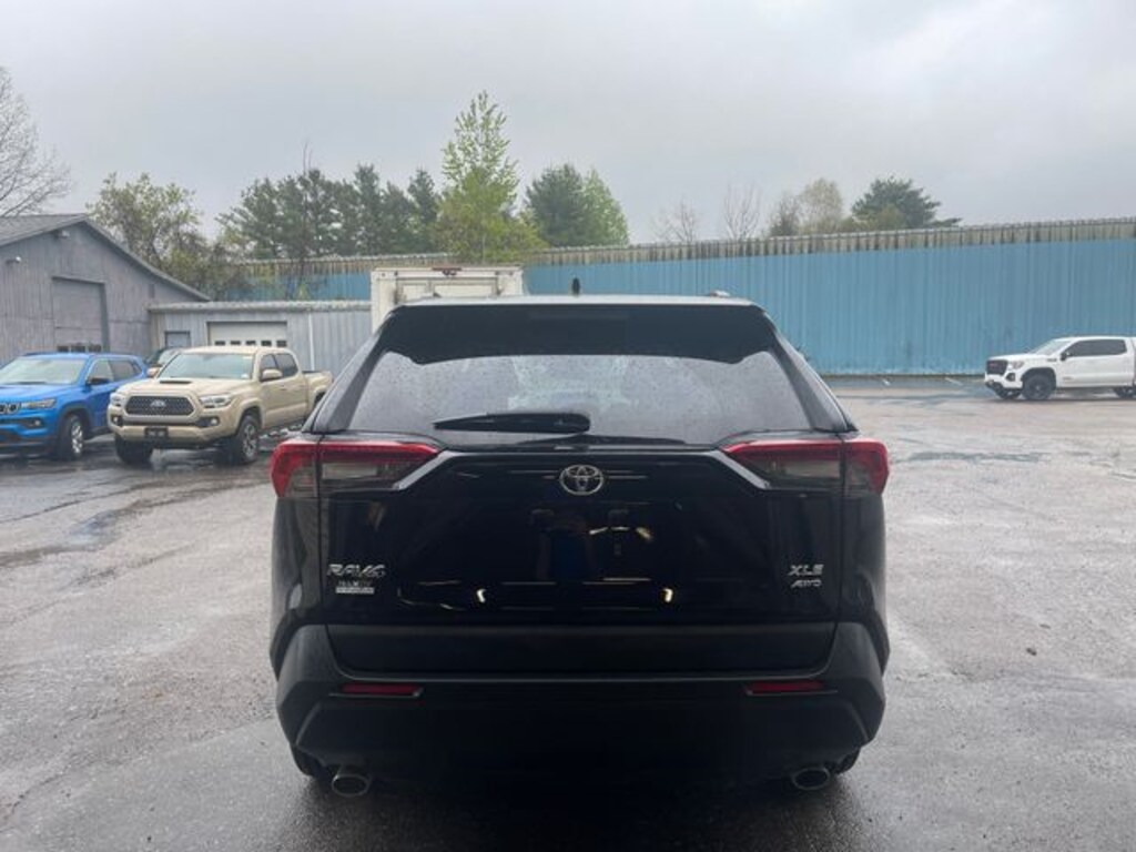 Used 2021 Toyota RAV4 XLE SUV
