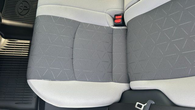 2025 Toyota RAV4 XLE - Photo 36