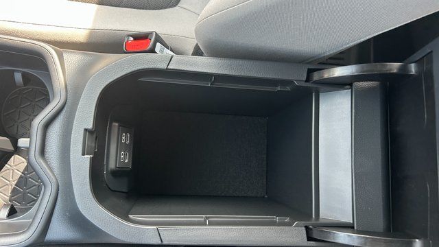 2025 Toyota RAV4 XLE - Photo 30