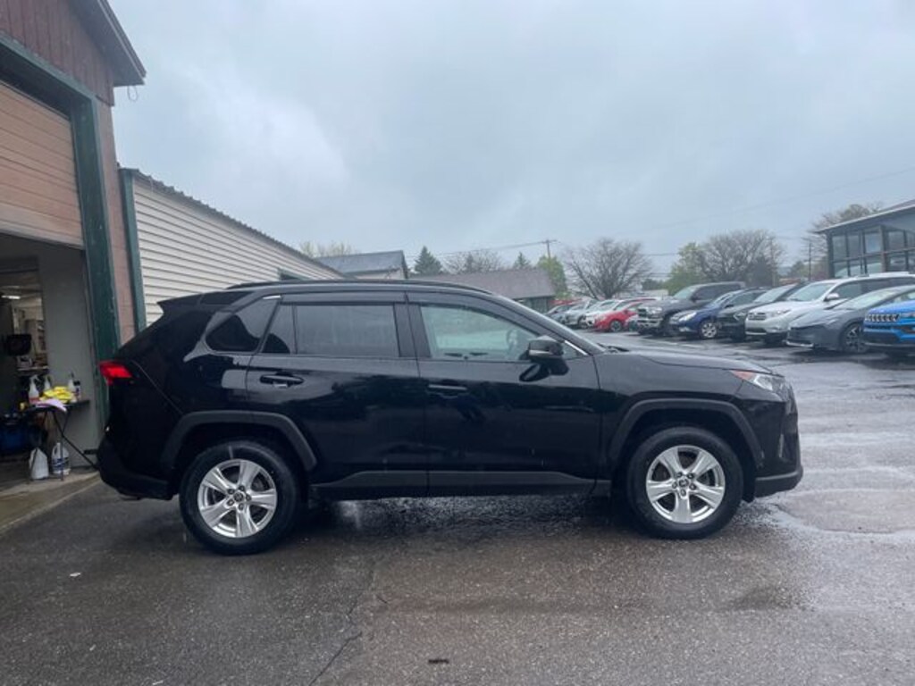 Used 2021 Toyota RAV4 XLE SUV