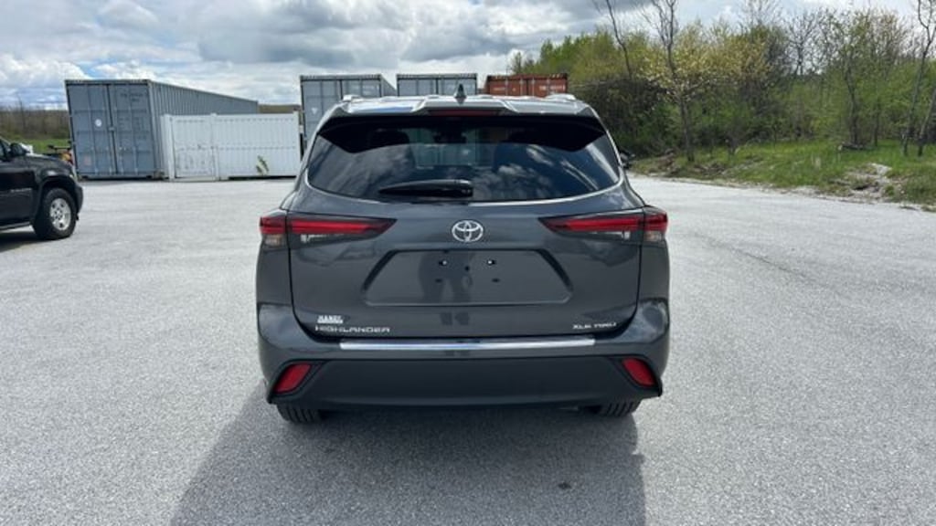 Used 2025 Toyota Highlander XLE SUV