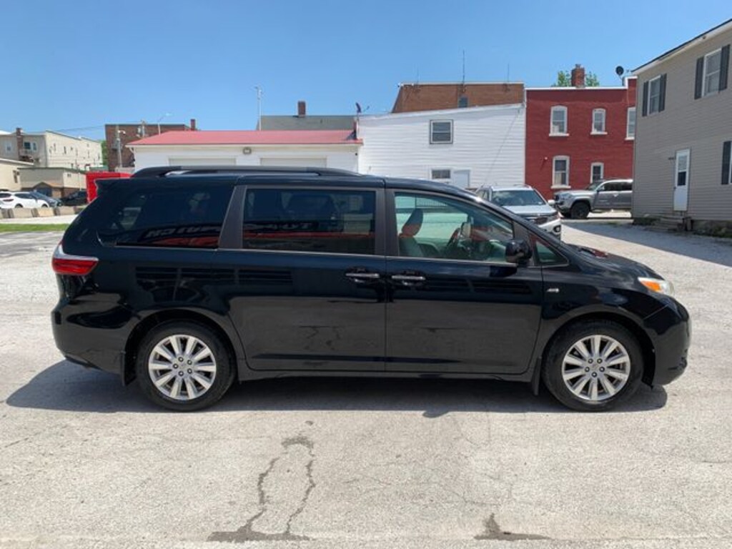 Used 2017 Toyota Sienna XLE Minivan/Van