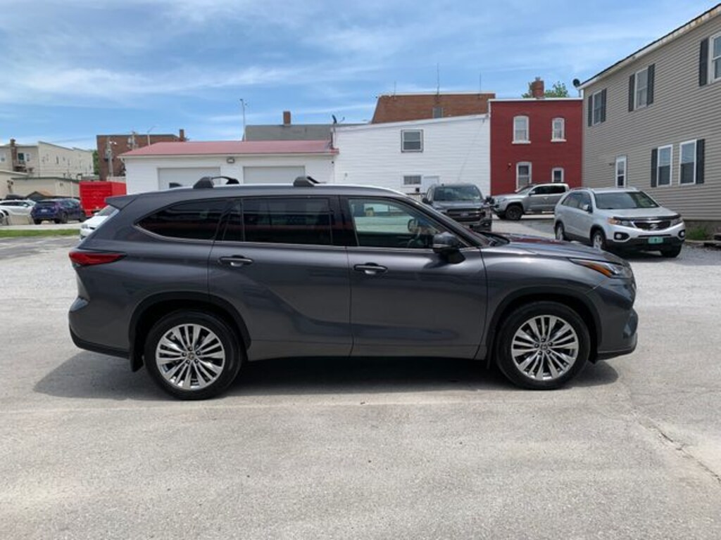 Used 2023 Toyota Highlander Platinum SUV
